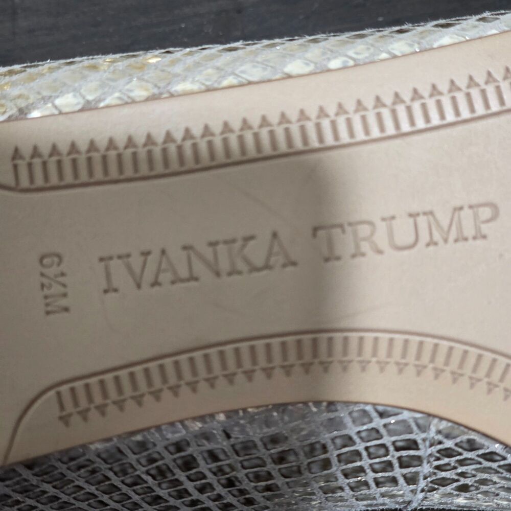 Ivanka Trump Itchic Leather Pointed Toe Low Wedge Flats Snakeskin 6.5M - Picture 15 of 16